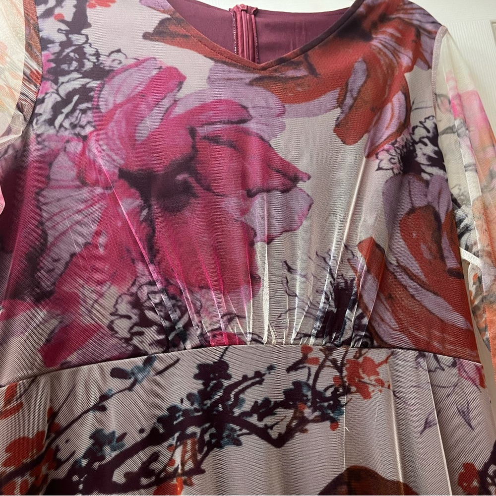 Beautiful floral dress - Picture 4 of 6